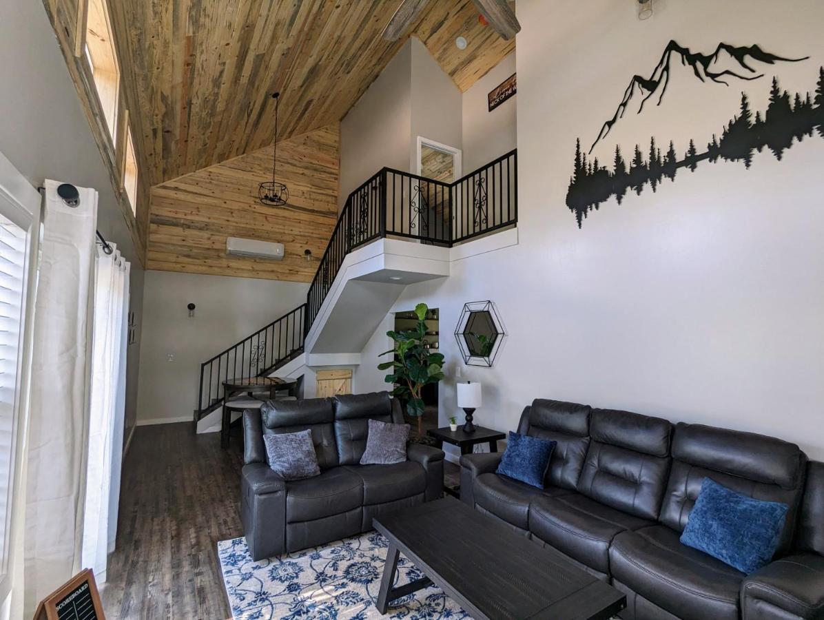 Hillside Hangout 3Bd/2Ba, Elevated Deck Sunsets ไพน์ท็อป-เลคไซด์ ภายนอก รูปภาพ