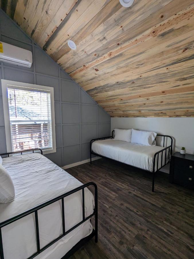 Hillside Hangout 3Bd/2Ba, Elevated Deck Sunsets ไพน์ท็อป-เลคไซด์ ภายนอก รูปภาพ