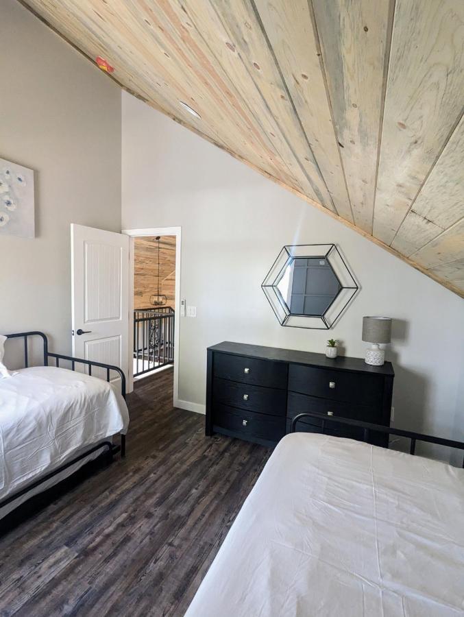 Hillside Hangout 3Bd/2Ba, Elevated Deck Sunsets ไพน์ท็อป-เลคไซด์ ภายนอก รูปภาพ