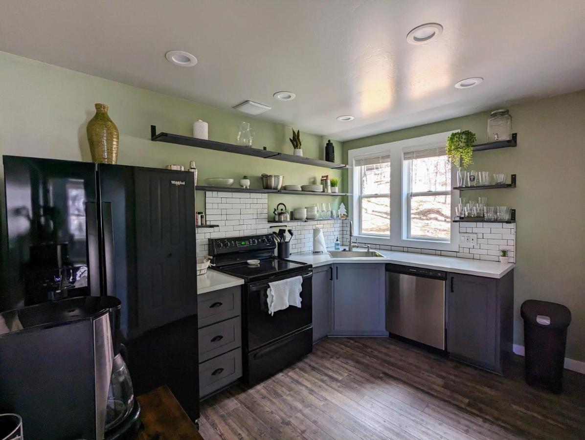Hillside Hangout 3Bd/2Ba, Elevated Deck Sunsets ไพน์ท็อป-เลคไซด์ ภายนอก รูปภาพ